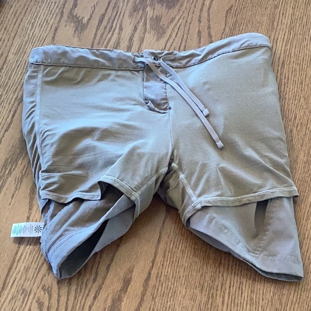 Athleta khaki golf, tennis, hiking skort. Women’s size 6 - Picture 10 of 16
